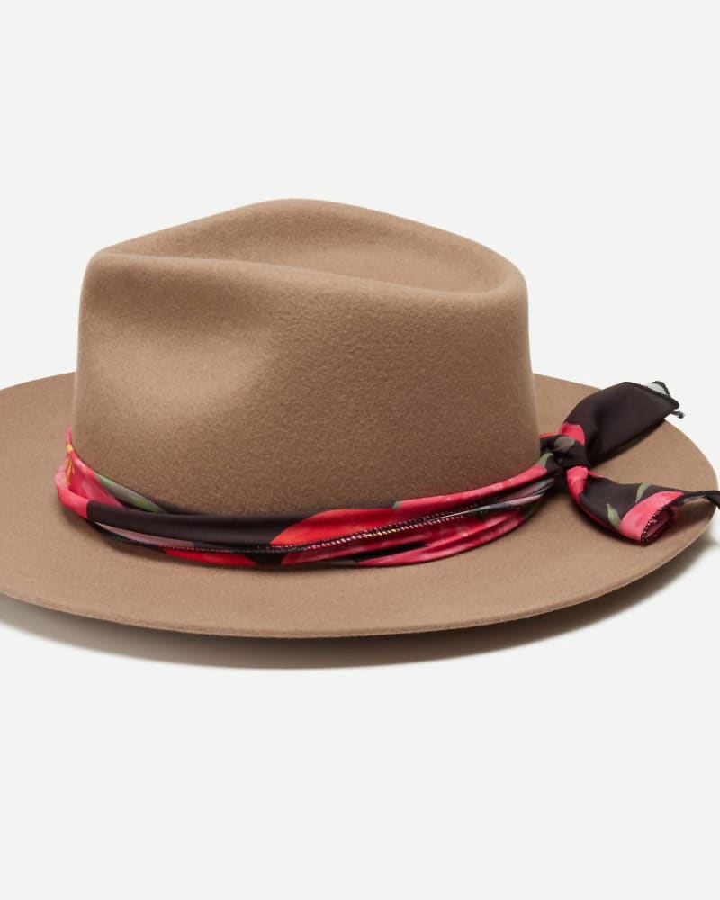 Front of a size one-size-fits-all Women'S Colima Hat In Café in Café by WYETH. | dia_product_style_image_id:355983